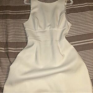 Elegant White Sleeveless Dress